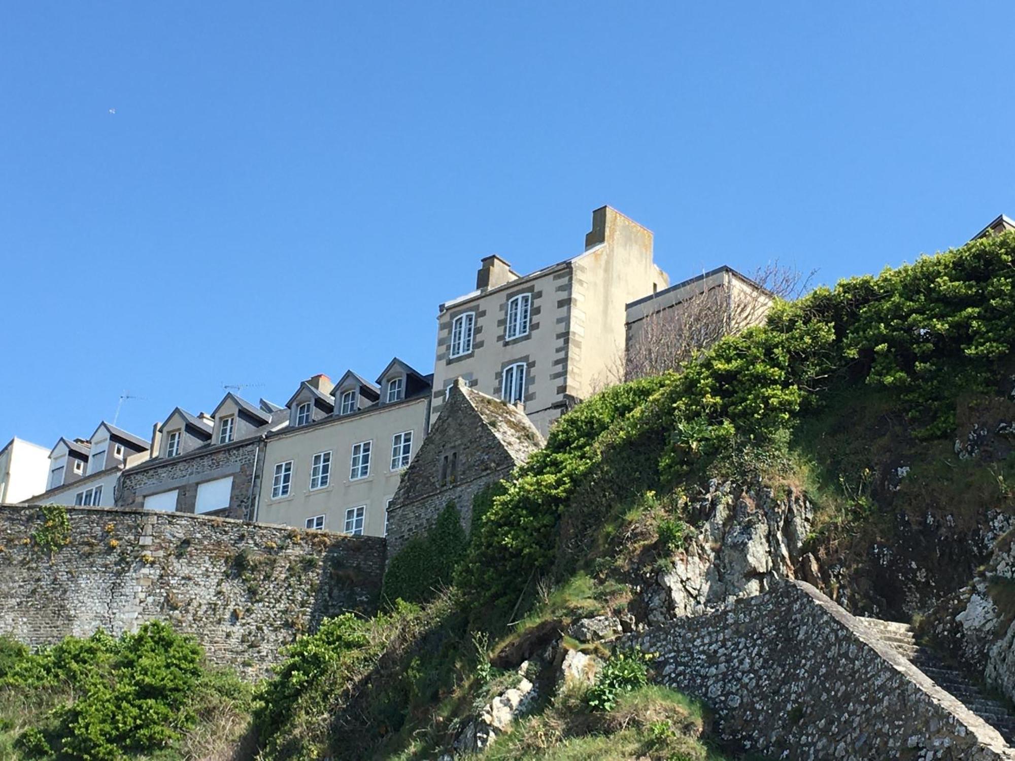 Maisonnette De Charme Avec Cour Privative Haute-Ville Granville Exterior photo